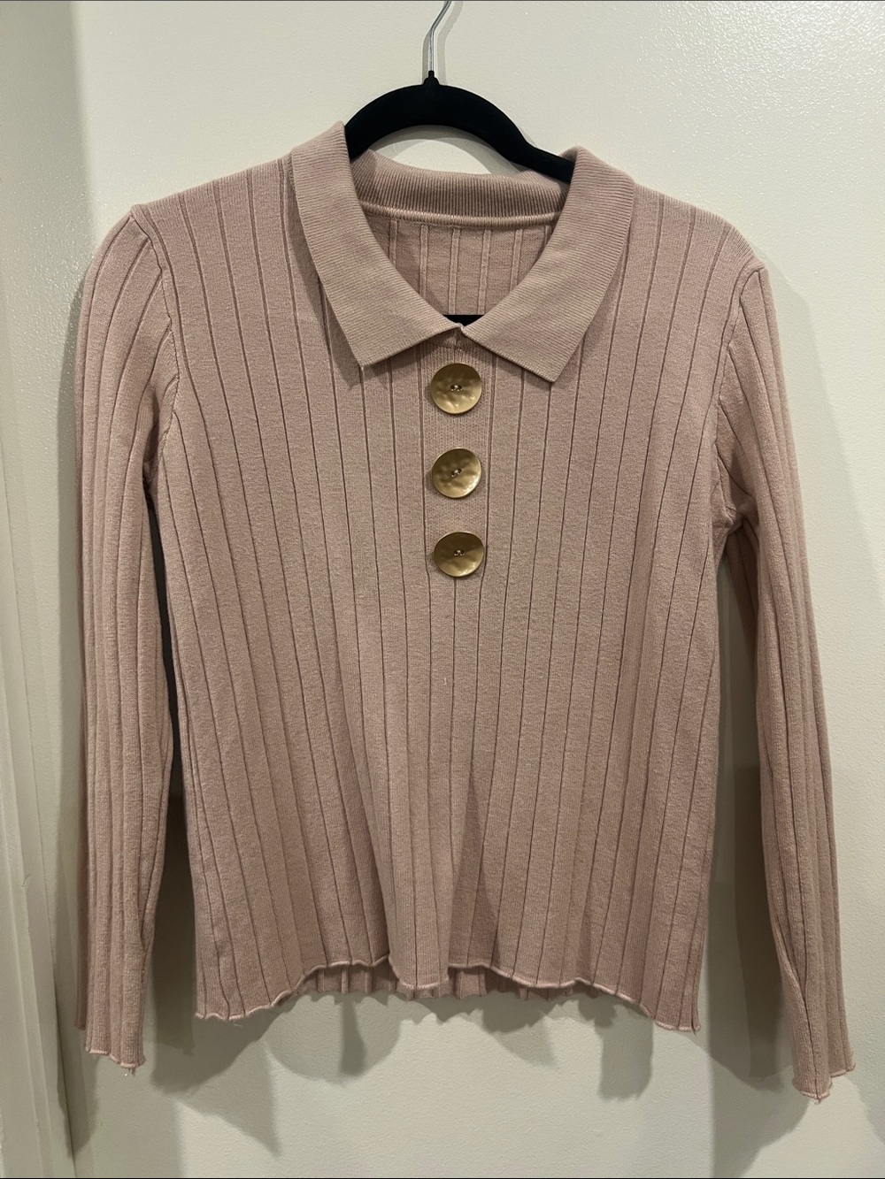 Soft Ribbed Knit Long-Sleeve Polo Top in Dusty Pink with Gold Buttons Size Small